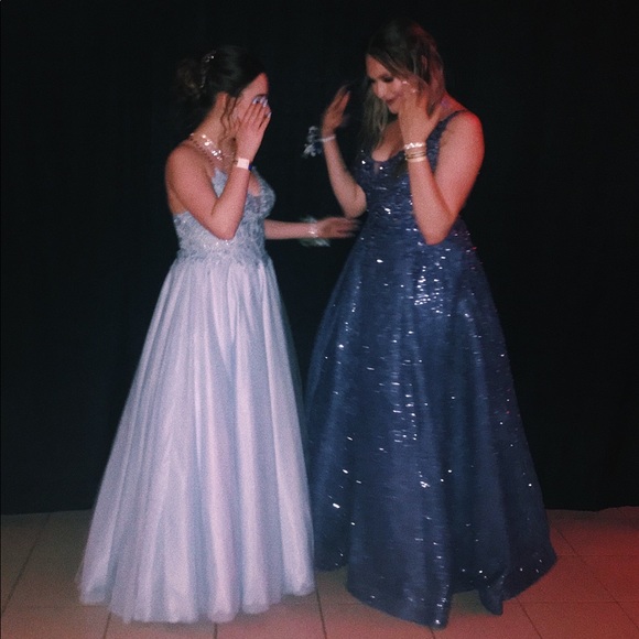 ELLIE WILDE Grad/ Prom Dress- Unaltered - Picture 2 of 8